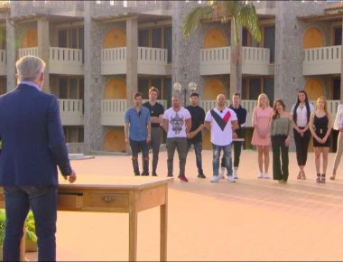 Λεσβιακές περιπτύξεις στο “Game of Love”!